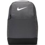 Pánské Sportovní batohy Nike v šedé barvě o objemu 24 l 