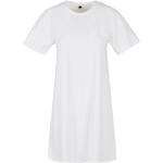 Dámské Tričkové šaty Build Your Brand v bílé barvě z bavlny ve velikosti XXL s krátkým rukávem s kulatým výstřihem plus size 
