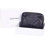 Dámské Designer Luxusní peněženky Calvin Klein v šedé barvě z polyuretanu s blokováním RFID ve slevě 