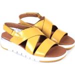 Dámské Kožené sandály Caprice v citrónové barvě v lakovaném stylu ze syntetiky ve velikosti 41 na léto 