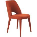 Jídelní židle v červené barvě v retro stylu 