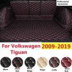 Koberce v kávové barvě z koženky s motivem Volkswagen Tiguan 
