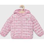 Dětské bundy s kapucí Dívčí v růžové barvě prošívané z polyesteru ve velikosti 6 let od značky Guess z obchodu Answear.cz s poštovným zdarma 