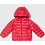 Dětské bundy s kapucí Dívčí v růžové barvě prošívané z polyesteru ve velikosti 6 let od značky United Colors of Benetton z obchodu Answear.cz 
