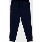 Dětské kalhoty Chlapecké v námořnicky modré barvě z bavlny ve velikosti 6 let od značky Guess z obchodu Answear.cz 