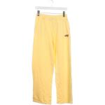 Dětské sportovní kalhoty Guess v žluté barvě ve slevě 
