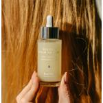 Přírodní Séra o objemu 50 ml revitalizační proti vypadávání vlasů s olejovou texturou s přísadou bylinky 