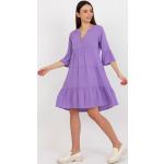 Dámské Denní šaty FashionHunters ve fialové barvě v boho stylu ve velikosti M s výstřihem do V s volány ve slevě na léto 