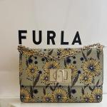 Dámské Luxusní kabelky FURLA Furla ve zlaté barvě z kůže 