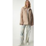 Dámské Zimní kabáty v béžové barvě prošívané z polyesteru ve velikosti 9 XL dlouhé s vysokým krkem ve slevě 
