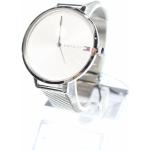 Náramkové hodinky Tommy Hilfiger v šedé barvě s quartzovým pohonem s kovovým řemínkem ocelové s analogovým displejem s voděodolností 3 Bar 