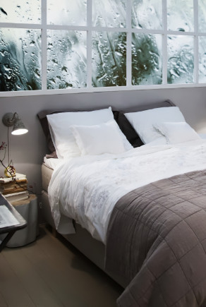 moderní, vysoká box spring postel v šedé barvě