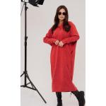 Dámské Šaty v červené barvě v ležérním stylu z angorské vlny ve velikosti 3 XL s dlouhým rukávem s kapucí plus size 