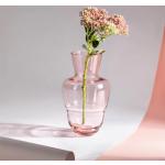 Vázy v růžové barvě v minimalistickém stylu 