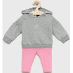Dětské teplákové soupravy Kojenecké ve fialové barvě z bavlny ve velikosti 68 ve slevě od značky adidas z obchodu Answear.cz 