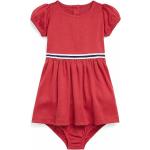 Dětské šaty Kojenecké v červené barvě z viskózy ve velikosti 68 strečové Designer od značky Polo Ralph Lauren z obchodu Answear.cz s poštovným zdarma 