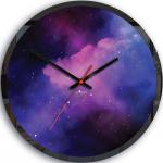 Nástěnné hodiny ve fialové barvě z akrylového skla 