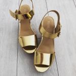 Dámské Designer Kožené sandály Michael Kors ve zlaté barvě z kůže na léto 