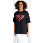 Dámská  Trička s krátkým rukávem NEW ERA NBA v černé barvě ve velikosti Oversize s krátkým rukávem s motivem Chicago Bulls 
