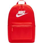 Batohy na notebook Nike Heritage v červené barvě o objemu 20 l 