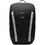 Outdoorové batohy Nike v šedé barvě o objemu 27 l ve slevě 
