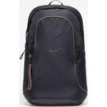 Sportovní batohy Nike Essentials v černé barvě o objemu 20 l 
