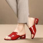 Dámské Kožené pantofle v červené barvě v sexy stylu z polyuretanu s výškou podpatku 3 cm - 5 cm 