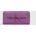 Dámské Designer Luxusní peněženky Calvin Klein Jeans ve fialové barvě z polyuretanu ve slevě 