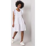 Dámské Denní šaty FashionHunters v bílé barvě s puntíkovaným vzorem ve velikosti S s volány ve slevě 