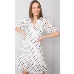 Dámské Šaty s potiskem FashionHunters v bílé barvě s puntíkovaným vzorem z polyesteru ve velikosti M ve slevě 
