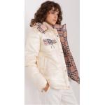 Dámské Zimní bundy s kapucí FashionHunters ve světle béžové barvě v ležérním stylu s kostkovaným vzorem z nylonu ve velikosti S ve slevě 