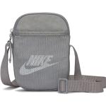 Pánské Tašky přes rameno Nike Heritage v šedé barvě ve slevě 