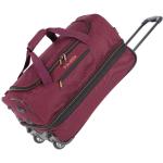 Textilní kufry Travelite Basics v bordeaux červené v moderním stylu s kapsou na notebook o objemu 51 l 