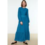 Dámské Šaty s potiskem Trendyol v indigo barvě s puntíkovaným vzorem z polyesteru ve velikosti S ve slevě 