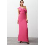 Dámské Šaty do společnosti Trendyol v růžové barvě z popelínu ve velikosti 10 XL s asymetrickým výstřihem asymetrické ve slevě 