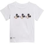 Dětská trička s potiskem adidas Originals v bílé barvě s motivem Mickey Mouse a přátelé Mickey Mouse s motivem myš 