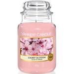 Aromatické svíčky Yankee Candle v pudrové barvě ze dřeva s motivem Meme / Theme Cherry Blossom ve slevě 