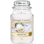 Aromatické svíčky Yankee Candle Wedding Day v pudrové barvě ze dřeva ve slevě 