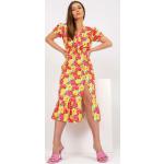 Dámské Šaty s potiskem FashionHunters v hořčicové barvě s květinovým vzorem z polyesteru ve velikosti Onesize s volány ve slevě 